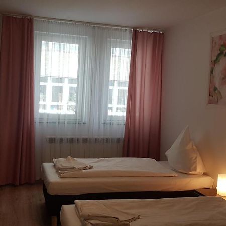 Hotelik Kameleon Pokoje Goscinne Jawor Buitenkant foto
