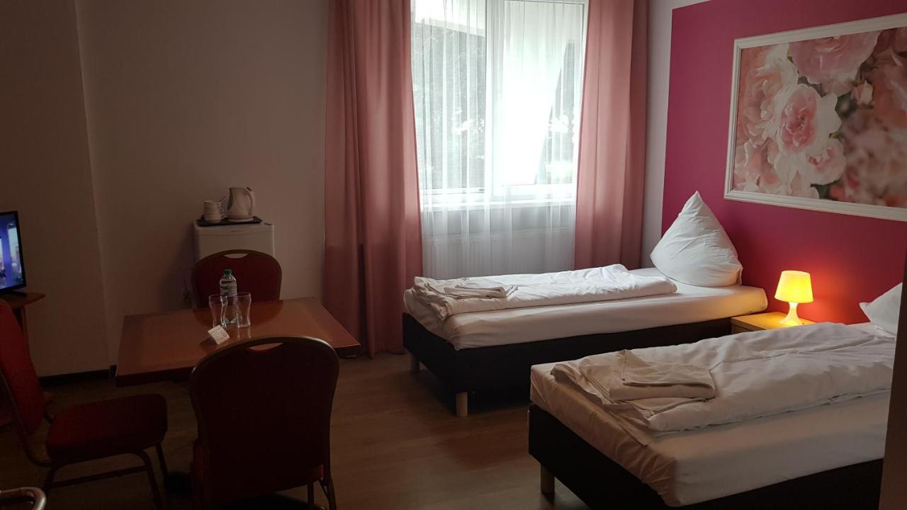 Hotelik Kameleon Pokoje Goscinne Jawor Buitenkant foto