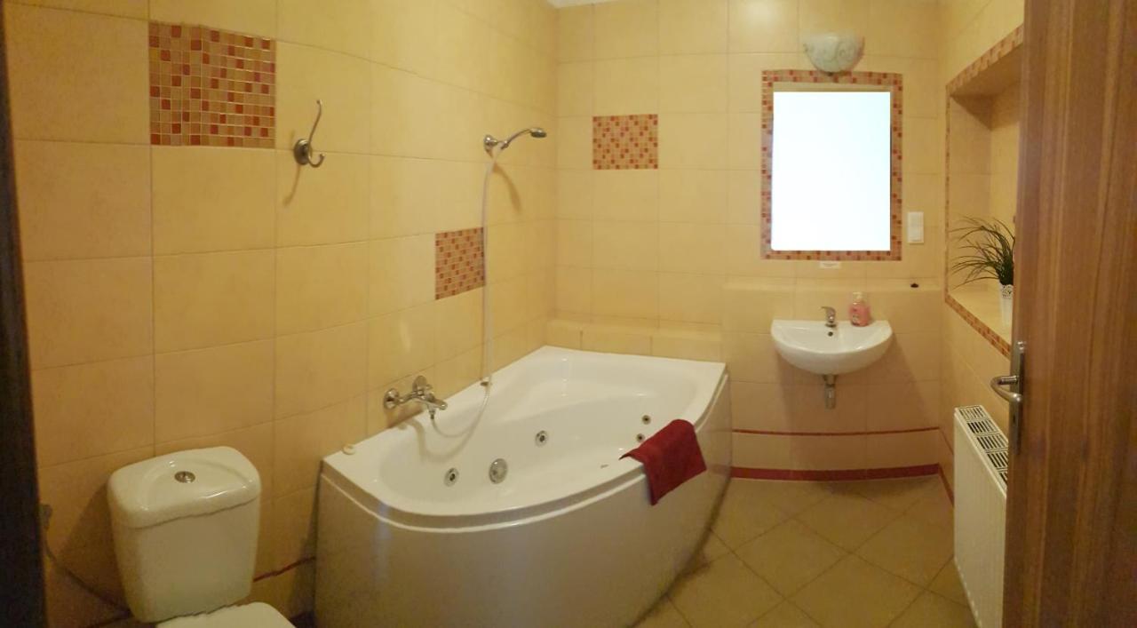 Hotelik Kameleon Pokoje Goscinne Jawor Buitenkant foto
