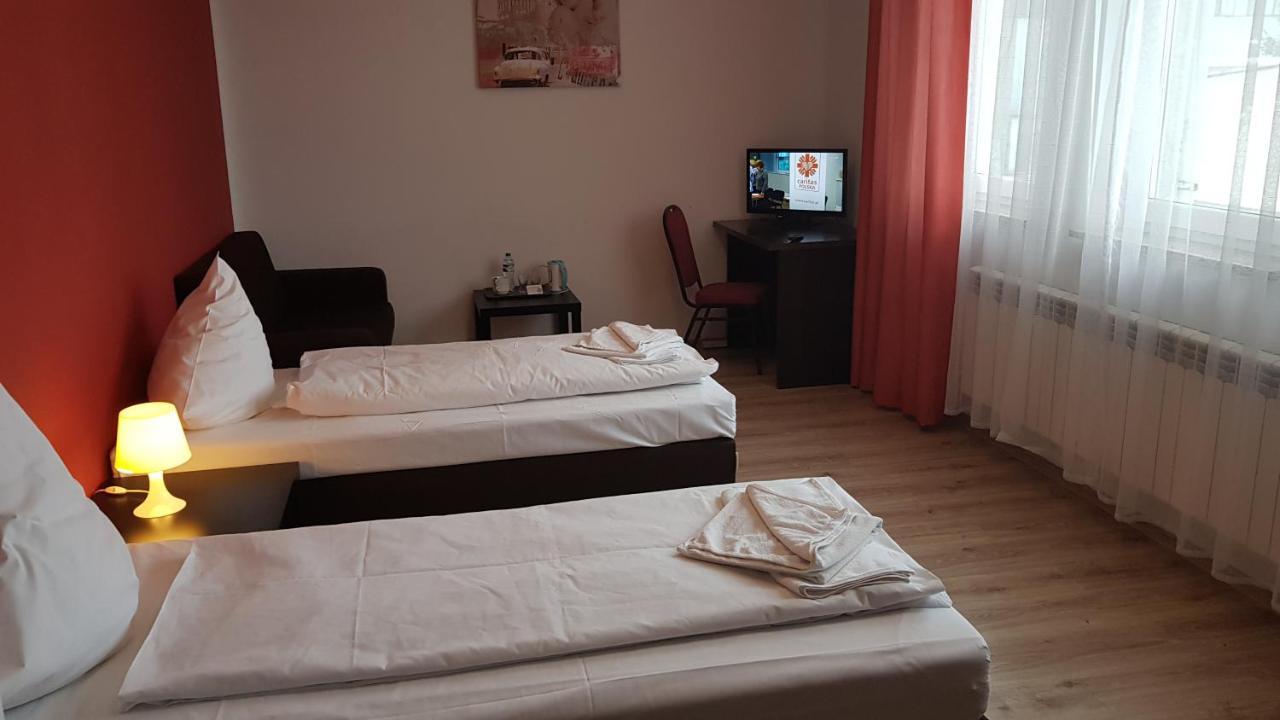Hotelik Kameleon Pokoje Goscinne Jawor Buitenkant foto