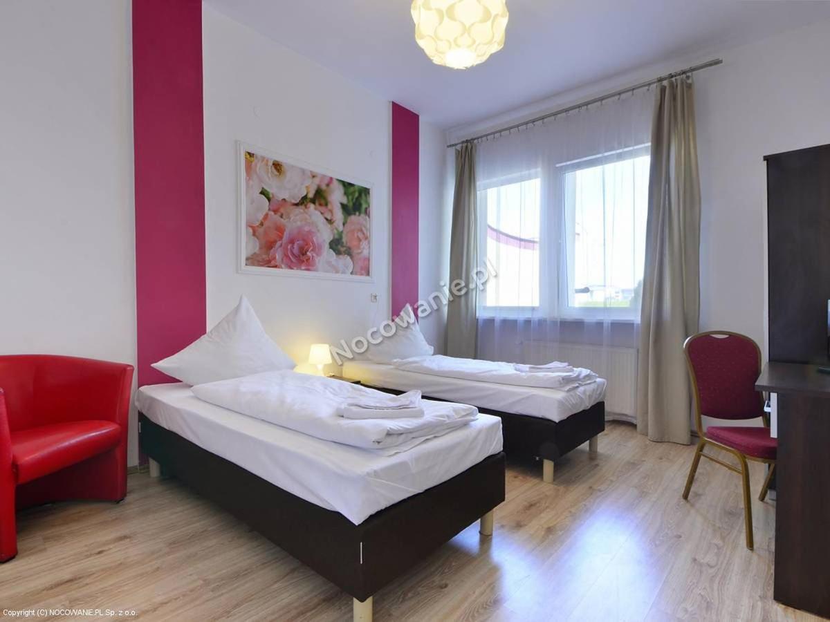 Hotelik Kameleon Pokoje Goscinne Jawor Buitenkant foto